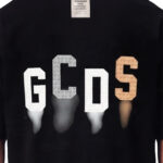 טי שירט GCDS שחור כותנה דגם Lego Logo אוברסייז תבליט לוגו מנוקד בחזה ובגב