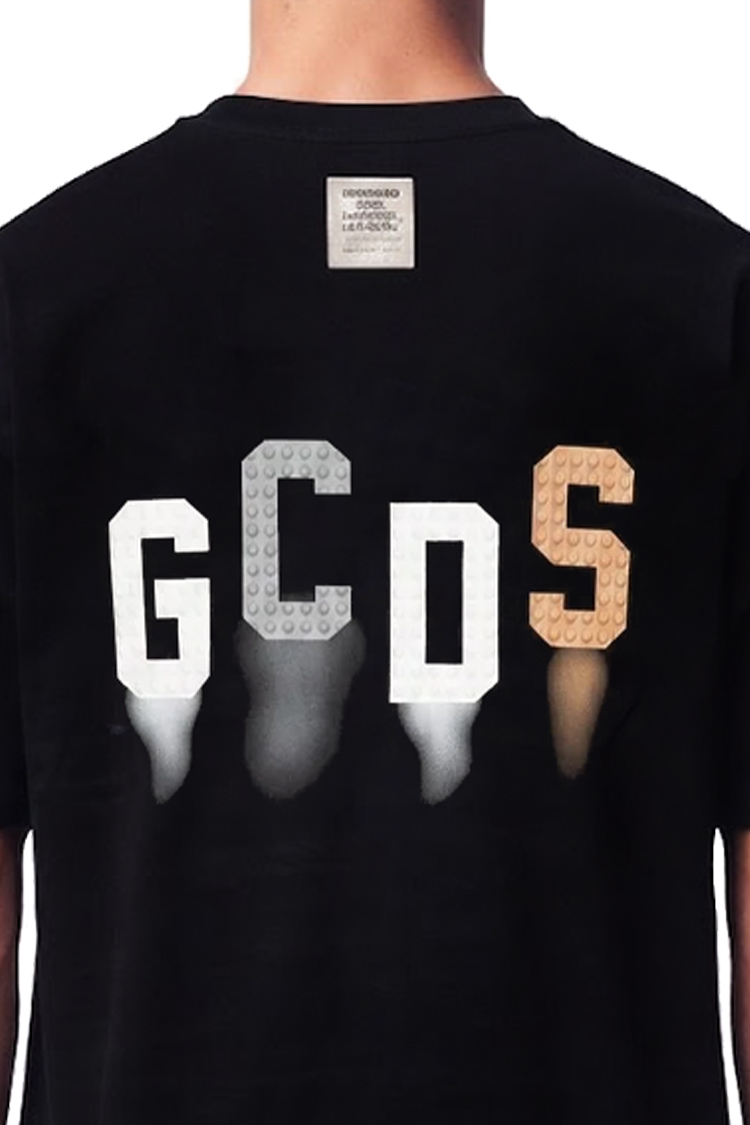 טי שירט GCDS שחור כותנה דגם Lego Logo אוברסייז תבליט לוגו מנוקד בחזה ובגב