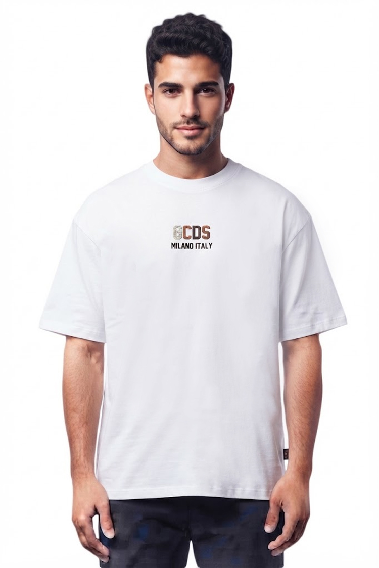 טי שירט GCDS לבן כותנה דגם Lego Logo אוברסייז תבליט לוגו מנוקד בחזה ובגב