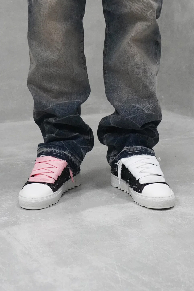 סניקרס נומריס NUMERIS ג’ינס שחור בד עור גזרת מיד דגם Pink denim שפשופי יד שרוכים וורודים סוליית גומי