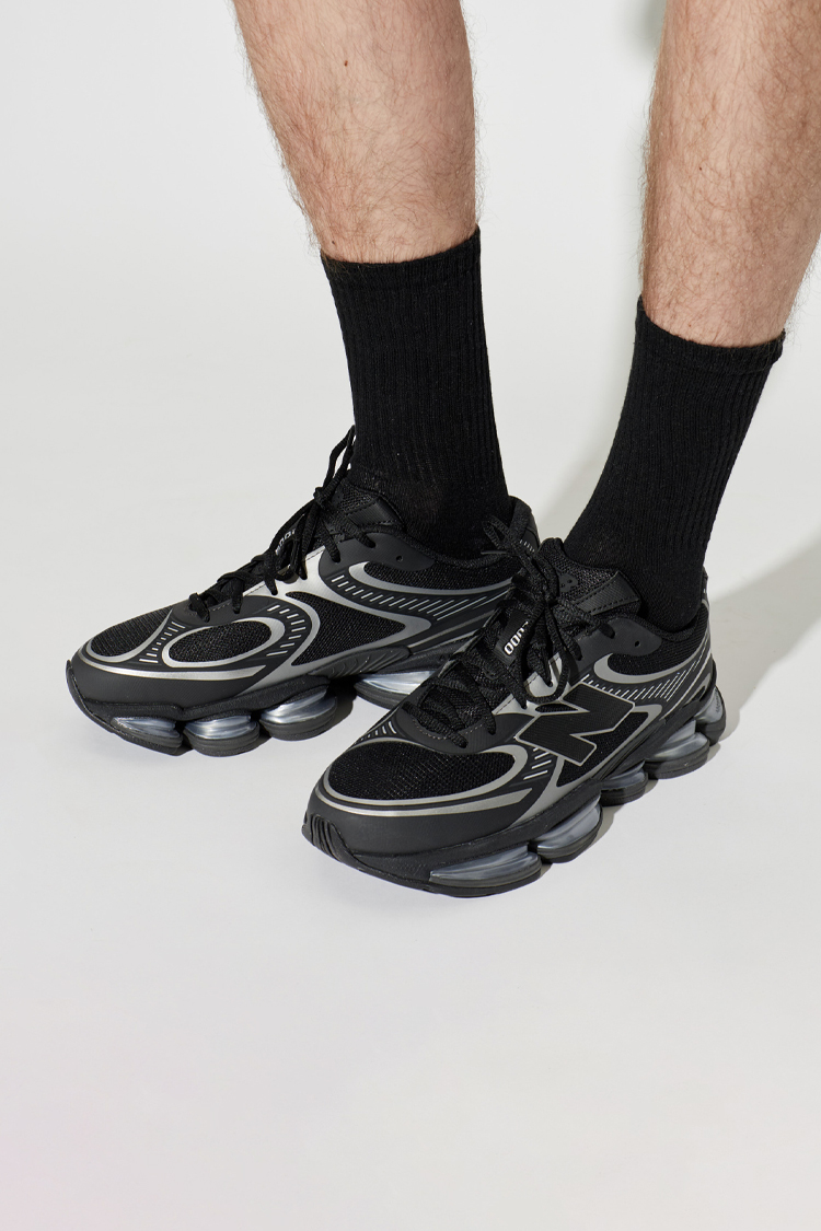 סניקרס ניו באלאנס New Balance ABZORB 2000 שחור כסוף גזרת MID עם סוליית ABZORB ובד רשת נושם