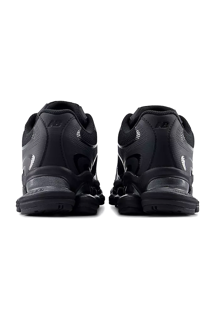 סניקרס ניו באלאנס New Balance ABZORB 2000 שחור גזרת MID עם סוליית ABZORB ובד רשת נושם