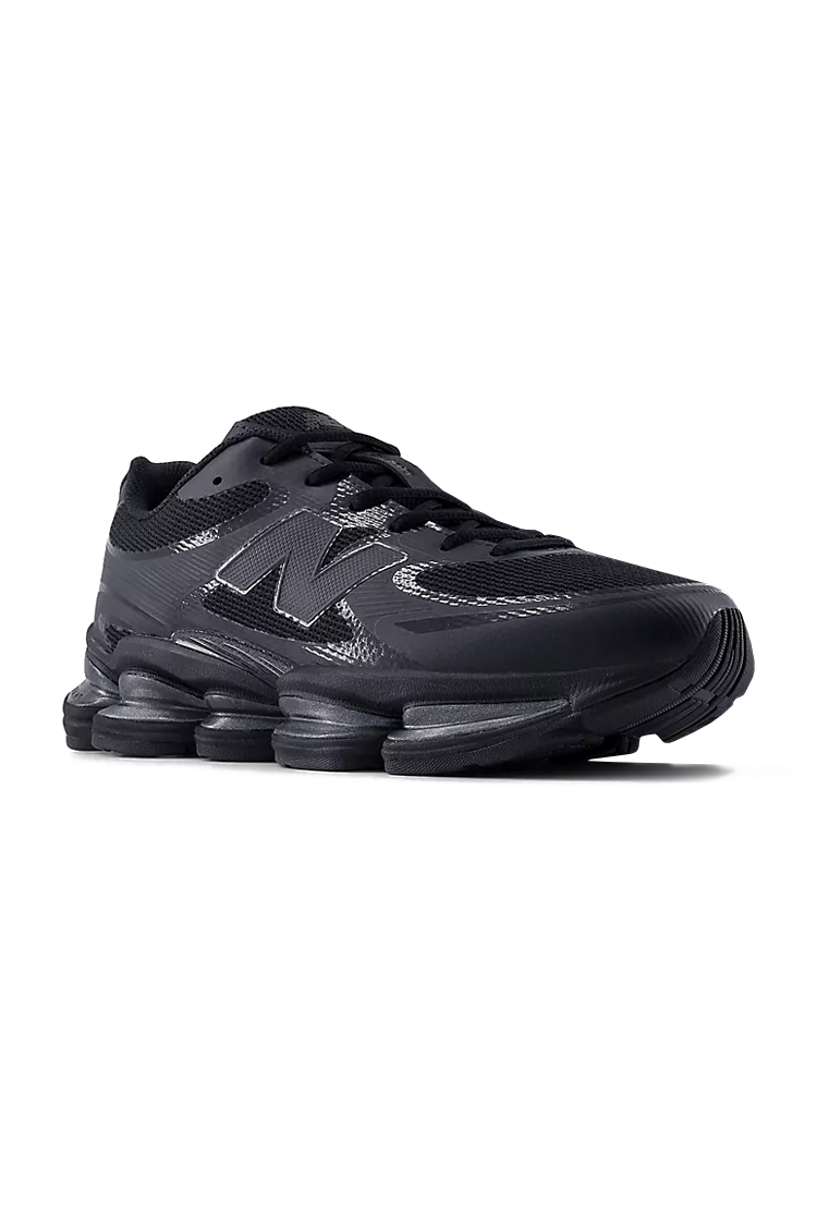סניקרס ניו באלאנס New Balance ABZORB 2000 שחור גזרת MID עם סוליית ABZORB ובד רשת נושם