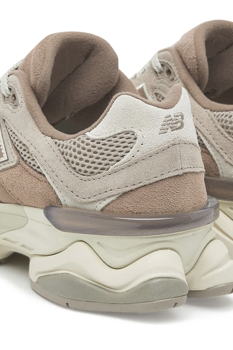 סניקרס ניו באלאנס NEW BALANCE חום/שמנת זמש רשת דגם U90602FD סדרת 9060 סוליית צ'אנקי