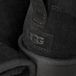 מגפון פלטפורמה אג UGG שחור זמש דגם Classic Ultra Mini Platform בטנת צמר סוליה 5 ס”מ