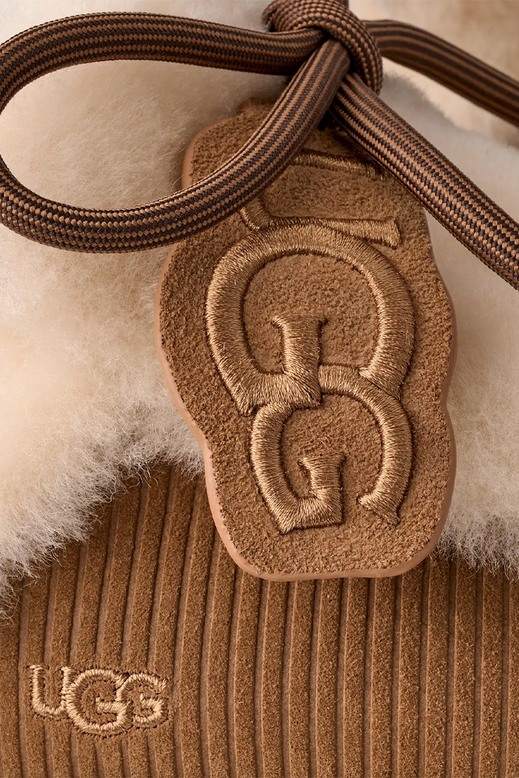 כפכפי זמש האג ugg חום דגם Disquette Heritage צמר כבשים סוליית EVA מדליון לוגו עקב