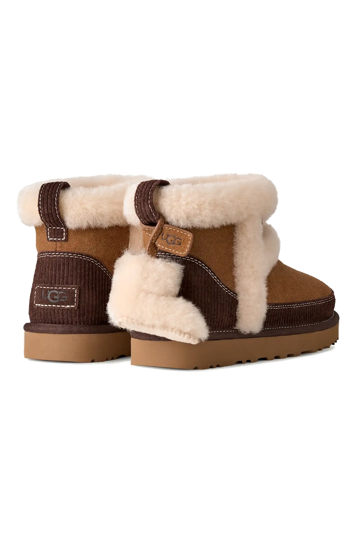 מגפון זמש אג UGG חום דגם Classic Mini Heritage עור כבש תליון פרוותי תפרים בולטים
