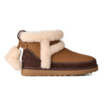 מגפון זמש אג UGG חום דגם Classic Mini Heritage עור כבש תליון פרוותי תפרים בולטים