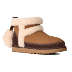 מגפון זמש אג UGG חום דגם Classic Mini Heritage עור כבש תליון פרוותי תפרים בולטים