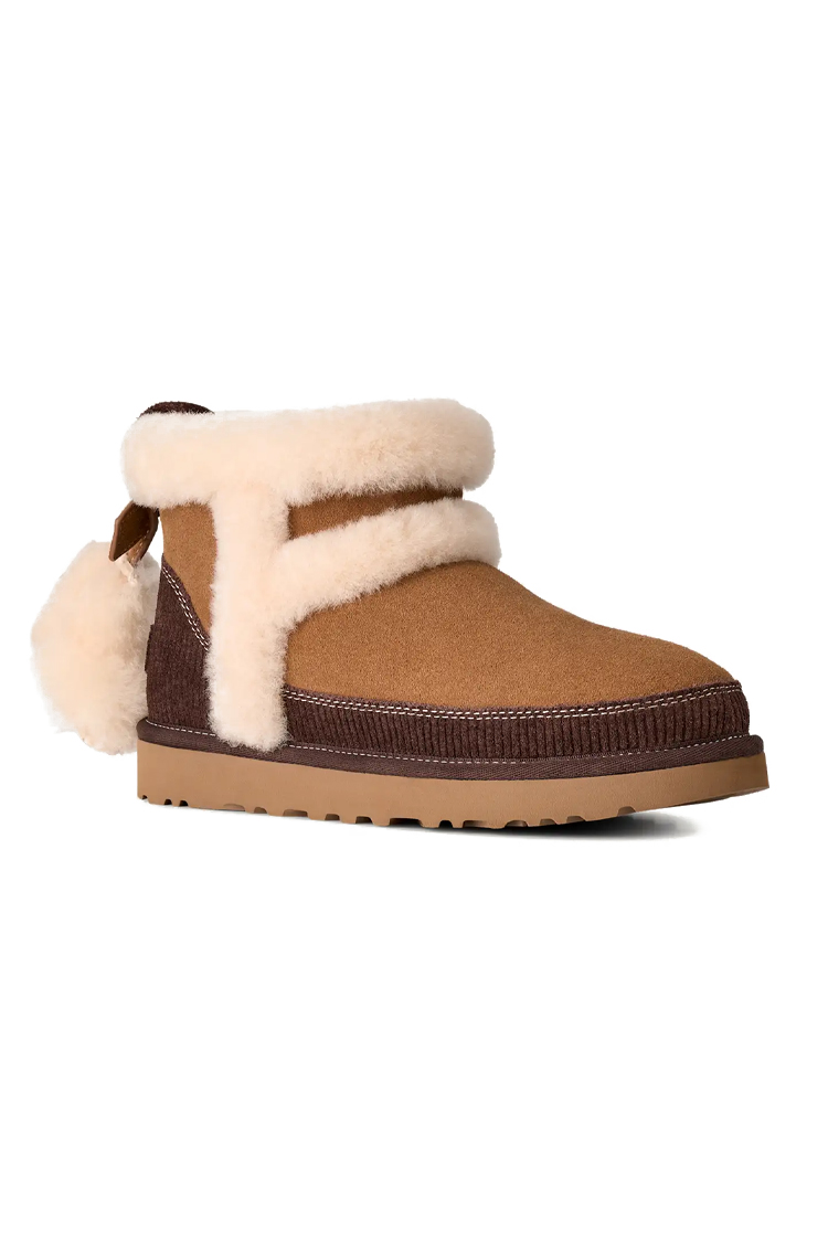 מגפון זמש אג UGG חום דגם Classic Mini Heritage עור כבש תליון פרוותי תפרים בולטים