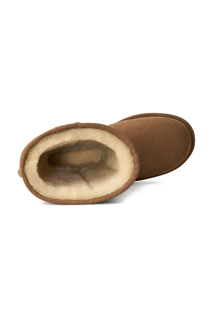 מגפי עור אג UGG חום גבוה דגם Classic Ultra Tall עור כבש דו צדדי בטנה צמרירית מבנה פאנלים