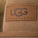 מגפי עור אג UGG חום גבוה דגם Classic Ultra Tall עור כבש דו צדדי בטנה צמרירית מבנה פאנלים