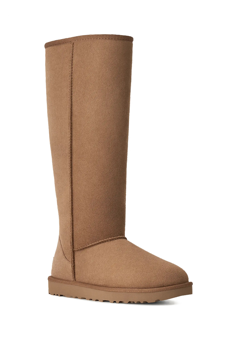 מגפי עור אג UGG חום גבוה דגם Classic Ultra Tall עור כבש דו צדדי בטנה צמרירית מבנה פאנלים