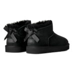 מגפון עור אג UGG שחור דגם Ultra Mini Bailey Bow עור כבש דו צדדי פפיון בטנת צמר