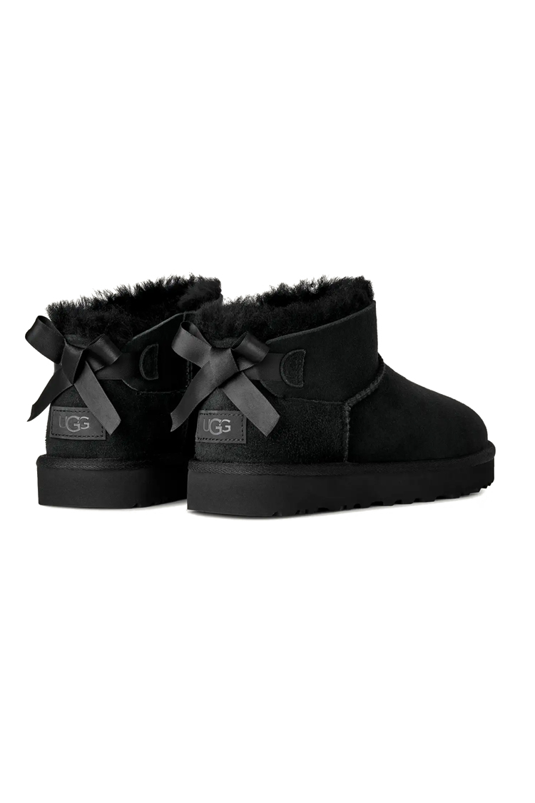 מגפון עור אג UGG שחור דגם Ultra Mini Bailey Bow עור כבש דו צדדי פפיון בטנת צמר