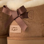 מגפון עור אג UGG חום דגם Ultra Mini Bailey Bow עור כבש דו צדדי פפיון בטנת צמר