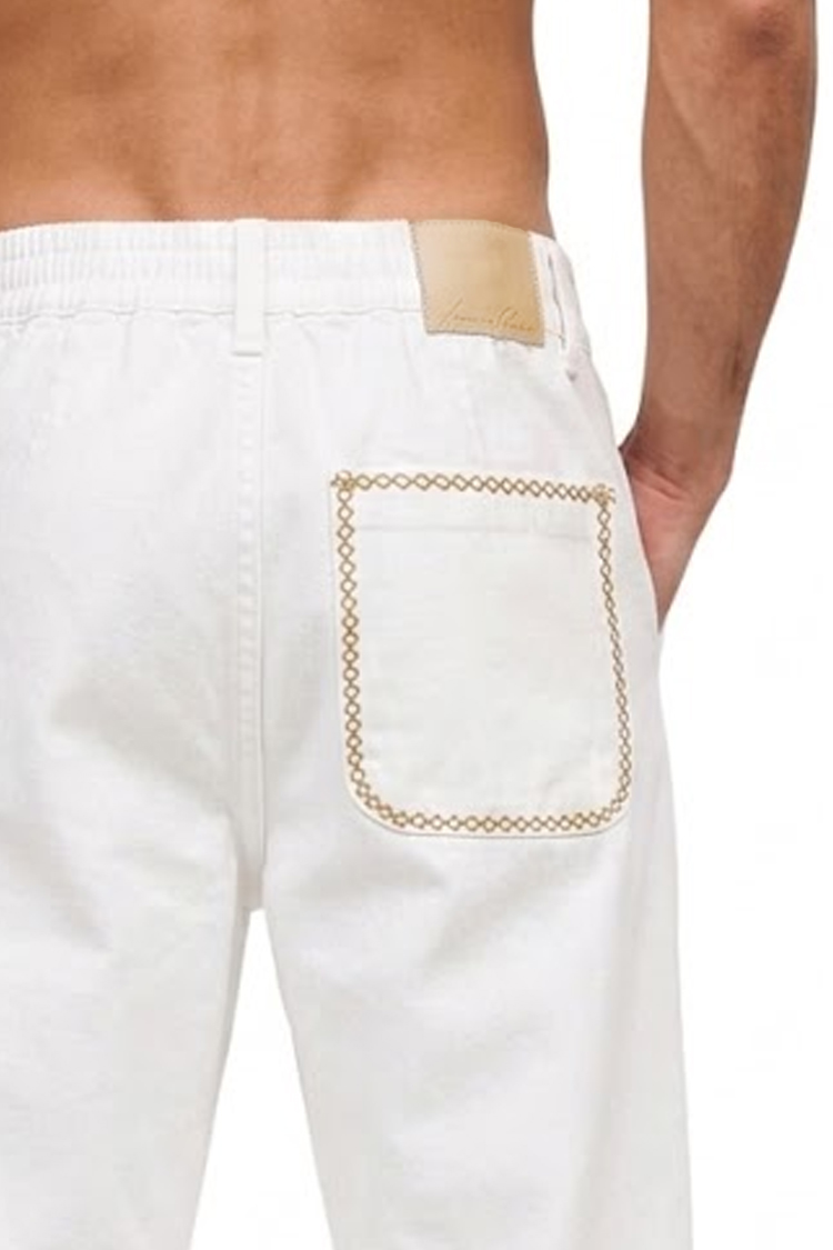 מכנס ג'ינס אמרה פריז AMARA PARIS ג'ינס לבן דגם Jeans Stitch גזרה רחבה גומי במותניים ותפרי קונטרסט