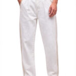 מכנס ג’ינס אמרה פריז AMARA PARIS ג’ינס לבן דגם Jeans Stitch גזרה רחבה גומי במותניים ותפרי קונטרסט