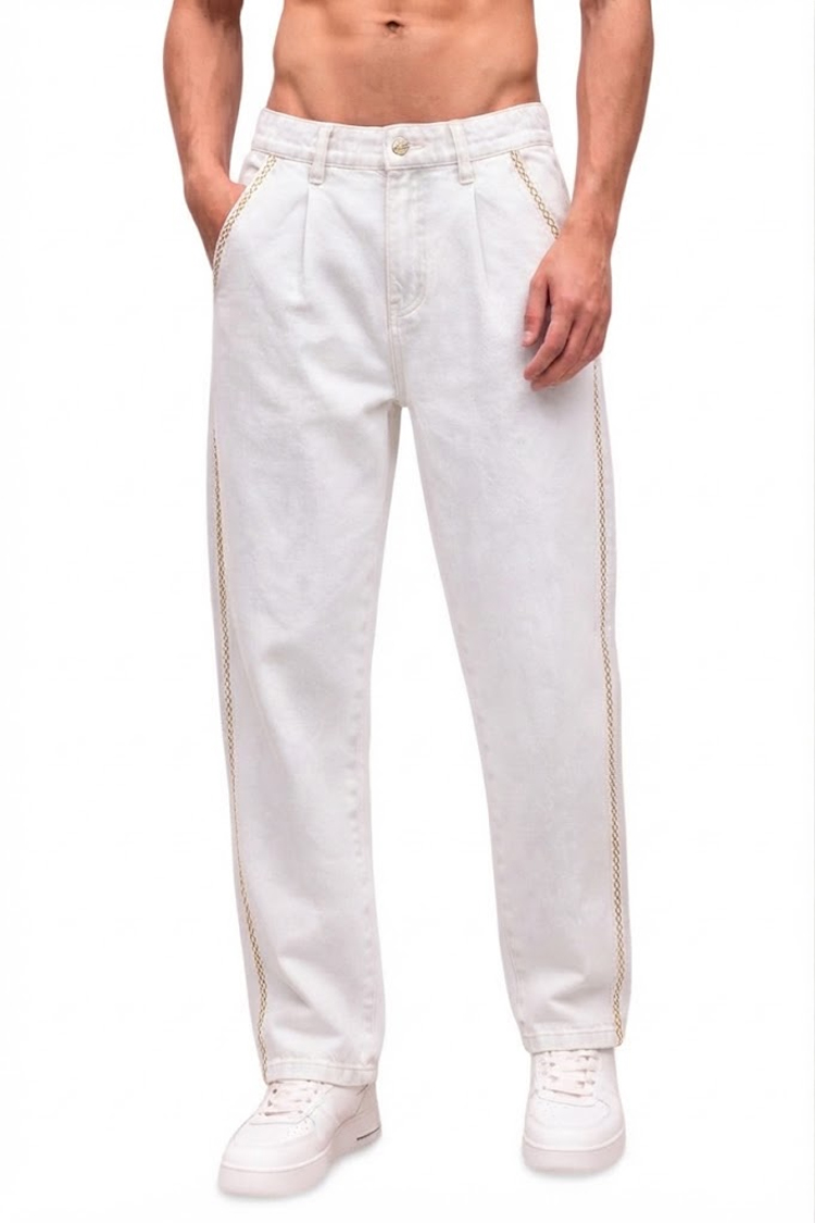 מכנס ג'ינס אמרה פריז AMARA PARIS ג'ינס לבן דגם Jeans Stitch גזרה רחבה גומי במותניים ותפרי קונטרסט