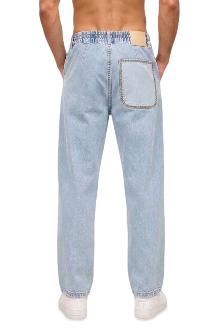 מכנס ג’ינס אמרה פריז AMARA PARIS ג’ינס בהיר דגם Jeans Stitch גזרה רחבה גומי במותניים ותפרי קונטרסט