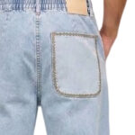 מכנס ג’ינס אמרה פריז AMARA PARIS ג’ינס בהיר דגם Jeans Stitch גזרה רחבה גומי במותניים ותפרי קונטרסט