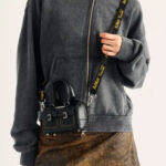 תיק צד מיני דוקטור מרטנס dr martens שחור דגם Mini Top Handle Bag עור פיו מבריק ידית רצועה נשלפת