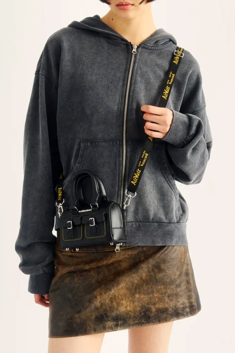 תיק צד מיני דוקטור מרטנס dr martens שחור דגם Mini Top Handle Bag עור פיו מבריק ידית רצועה נשלפת