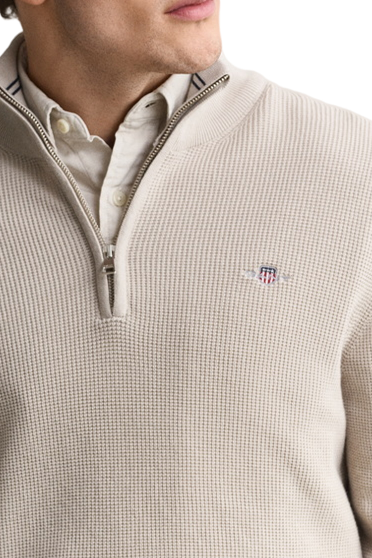 סריג גאנט GANT בז׳ כותנה דגם Waffle Cotton Half-Zip וופל טקסטורה חצי רוכסן רקמה