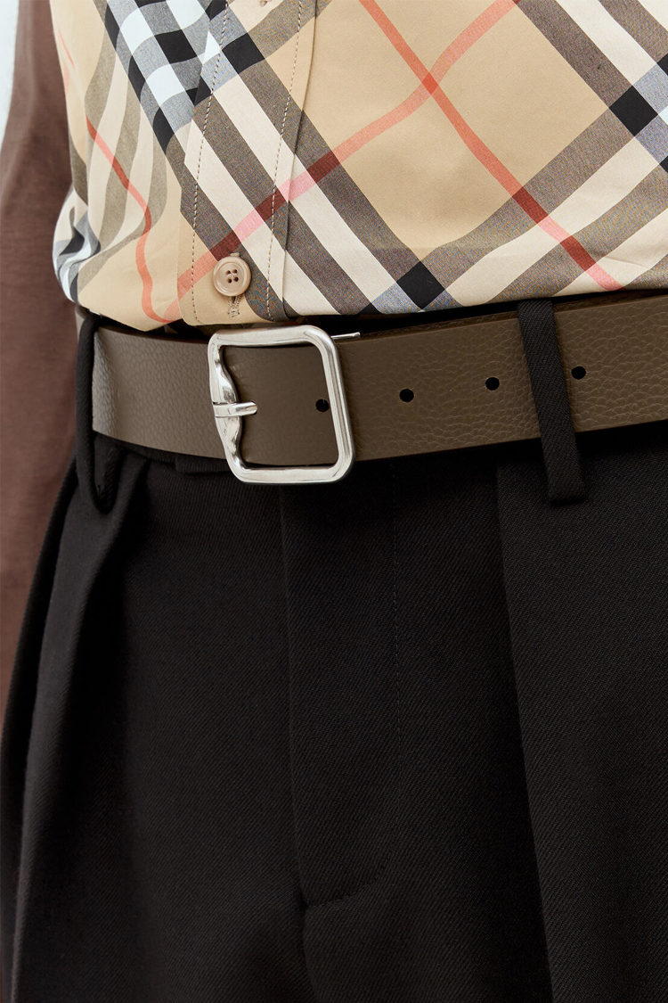 חגורת עור ברברי burberry חום בז’ משובץ דגם Reversible Check B Buckle Belt אבזם פלדיום דו צדדית