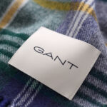 צעיף צמר גאנט GANT ירוק כחול דגם Checked Wool צמר מרינו משובץ פרנזים פאץ’ לוגו