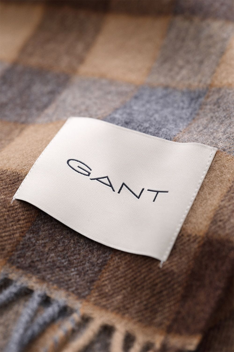צעיף צמר גאנט GANT חום/חאקי דגם Checked Wool צמר מרינו משובץ פרנזים פאץ’ לוגו
