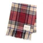צעיף צמר גאנט GANT בורדו/בז’ דגם Checked Wool צמר מרינו משובץ פרנזים פאץ’ לוגו