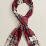 צעיף צמר גאנט GANT בורדו/בז’ דגם Checked Wool צמר מרינו משובץ פרנזים פאץ’ לוגו