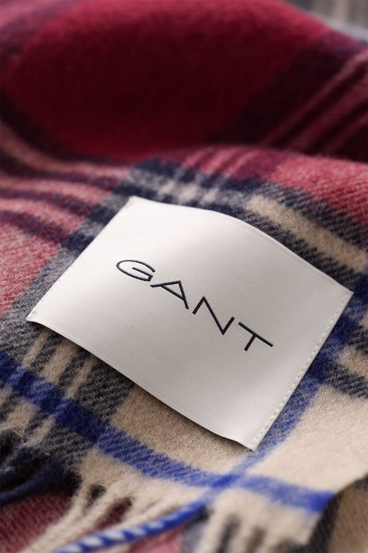 צעיף צמר גאנט GANT בורדו/בז’ דגם Checked Wool צמר מרינו משובץ פרנזים פאץ’ לוגו