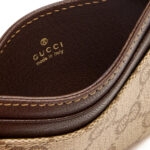 ארנק כרטיסים גוצי gucci בז’ חום דגם Essence Classic card case טקסטיל עור gg canvas 4 חריצי כרטיסים