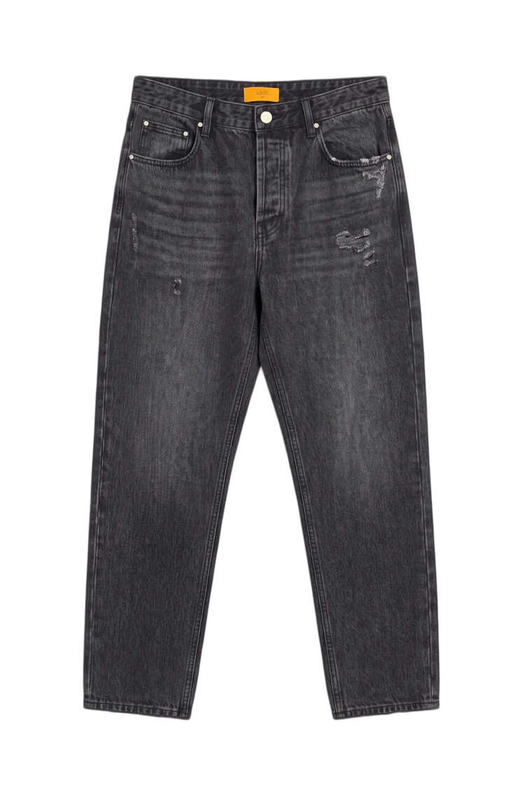 מכנס ג’ינס איינקר AINKER שחור דגם Brunel Black 1154 גזרה טייפרוד קרעים מינימליסטיים פאץ עור