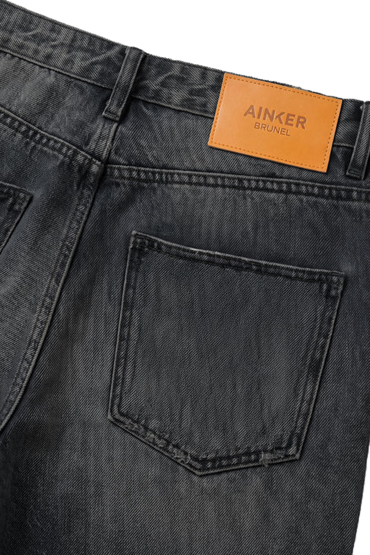 מכנס ג'ינס איינקר AINKER שחור דגם Brunel Black 1154 גזרה טייפרוד קרעים מינימליסטיים פאץ עור