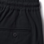 מכנס איינקר ainker שחור דגם Wool Blend 1081 תשלובת צמר מותן אלסטי לוגו דבורה רקמה כיס אחורי