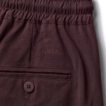 מכנס איינקר ainker חום דגם Wool Blend 1081 תשלובת צמר מותן אלסטי לוגו דבורה רקמה כיס אחורי