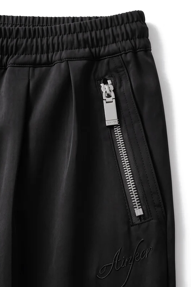 מכנס מחויט איינקר ainker שחור דגם 1097 Black Pant 100 אחוז כותנה מבריק קפל קדמי מותן אלסטית כפתור תיקתק