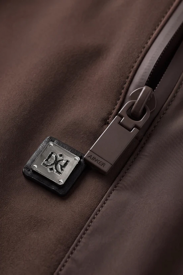 מכנס ג'וגר איינקר ainker חום דגם 1105 Pant ניילון טכני פוליאסטר טייפארד פיט מותן אלסטי לוגו מטאלי