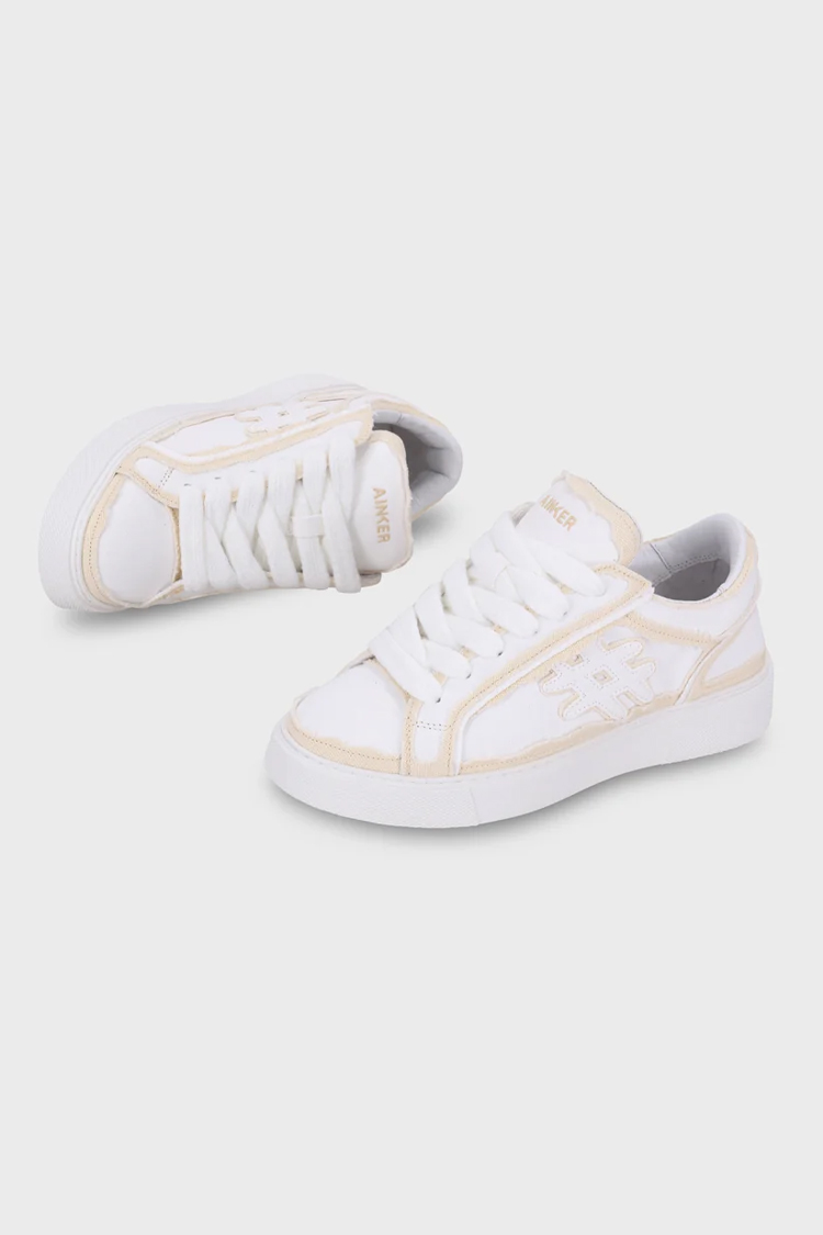 סניקרס איינקר AINKER לבן אוף וויט קנבס דגם Pivot Off White Canvas גזרה בינונית תבנית פרומה לוגו
