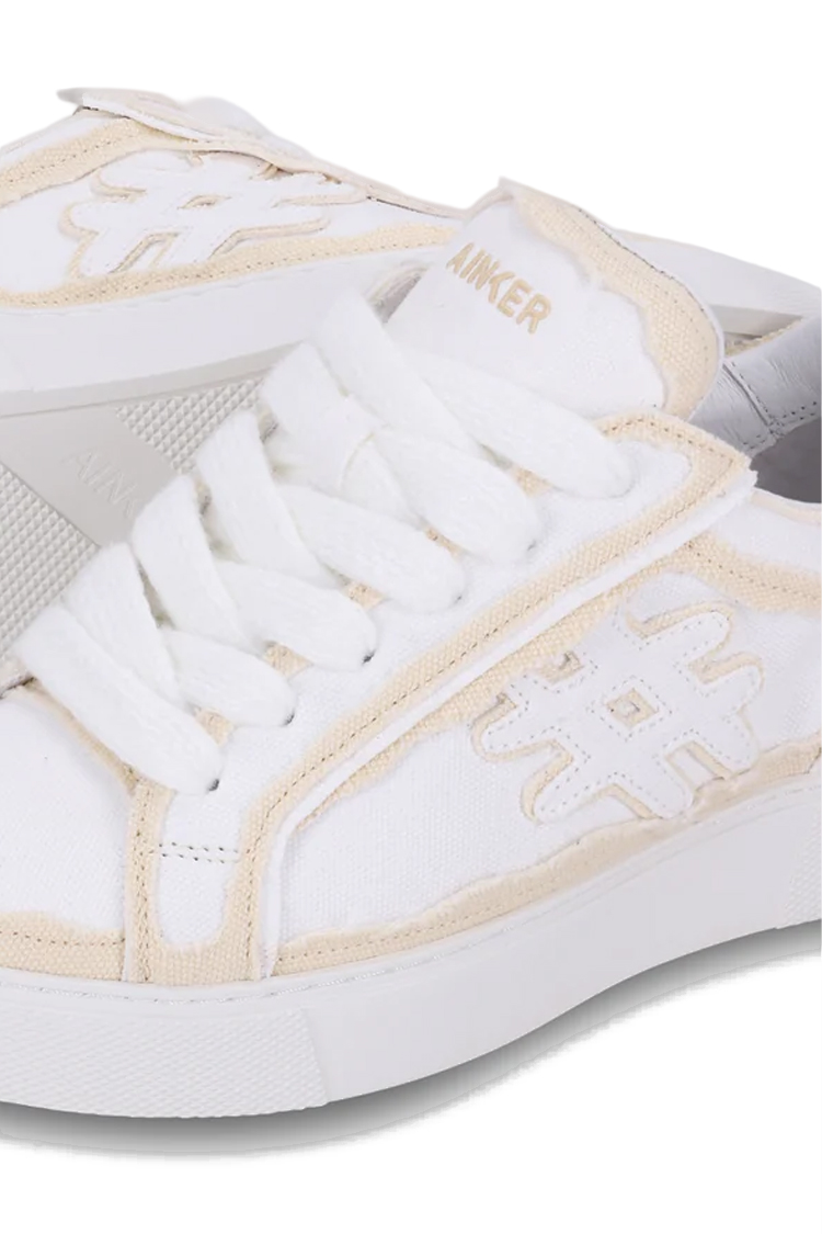סניקרס איינקר AINKER לבן אוף וויט קנבס דגם Pivot Off White Canvas גזרה בינונית תבנית פרומה לוגו