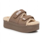 כפכפי פלטפורמה GCDS חום דגם Furry Slides פרווה סוליה 5 ס”מ רצועות לוגו וכרית עקב