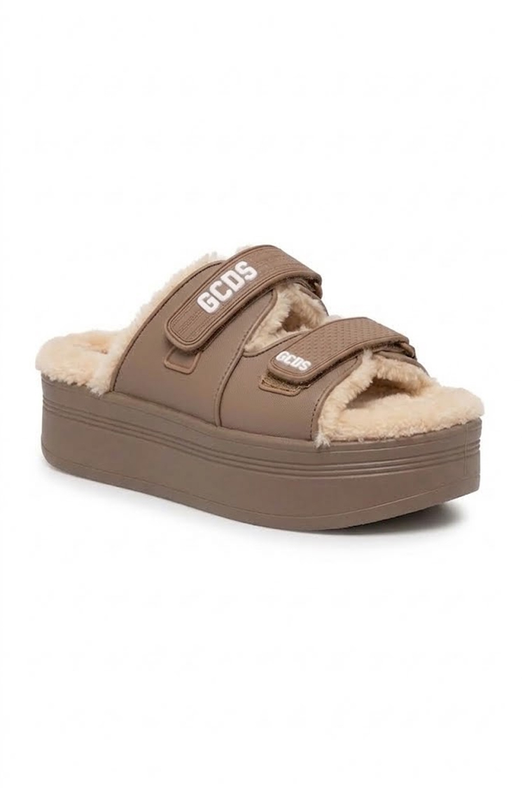 כפכפי פלטפורמה GCDS חום דגם Furry Slides פרווה סוליה 5 ס"מ רצועות לוגו וכרית עקב