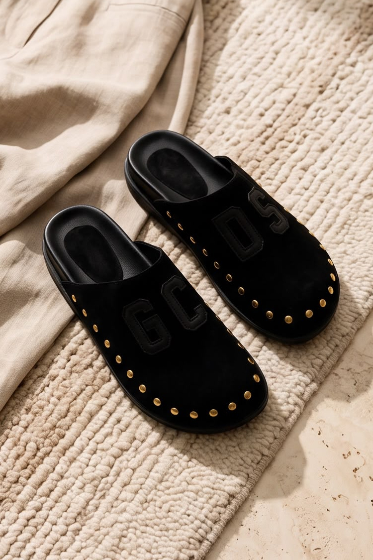 פכפי זמש GCDS שחור דגם Studs and Glam קלוג ניטים מטאליים לוגו עור סוליה דקה
