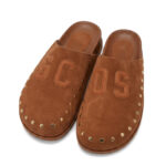 פכפי זמש GCDS קאמל דגם Studs and Glam קלוג ניטים מטאליים לוגו עור סוליה דקה