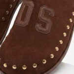 פכפי זמש GCDS חום דגם Studs and Glam קלוג ניטים מטאליים לוגו עור סוליה דקה