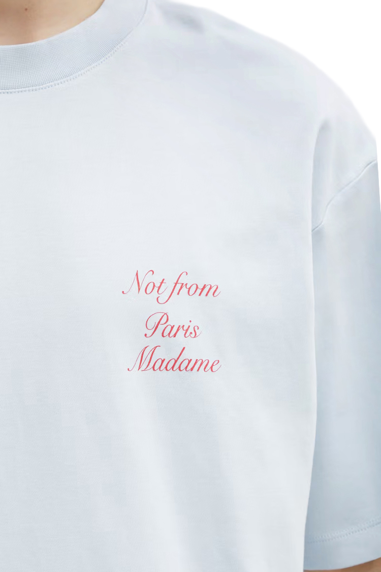 טי שירט דרול דה מונסייה Drôle de Monsieur תכלת כותנה דגם Slogan Calligraphy הדפס קליגרפיה בחזה ובגב