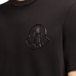 טי שירט מונקלר moncler שחור דגם Three-Dimensional Logo כותנה לוגו תלת מימדי חזה רגולר פיט